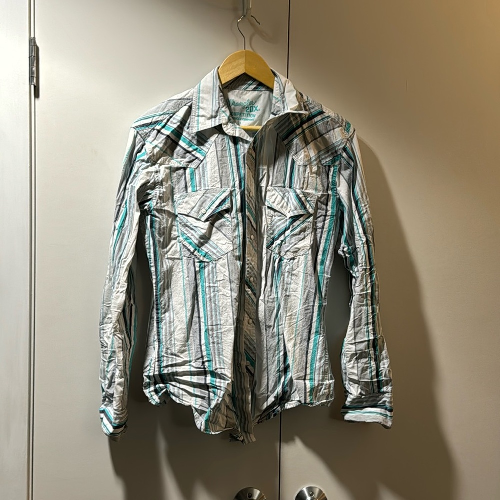 Men’s button up with pearl snaps
